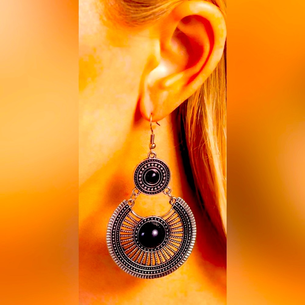 🔲⚫️🔲 “A WILD BUNCH” BLACK EARRINGS ~ PAPARAZZI❗️🔲⚫️🔲